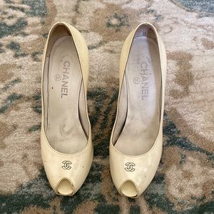 Vintage CHANEL peep toe cream heels
